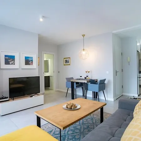 Sea Views Penthouse Center דירה