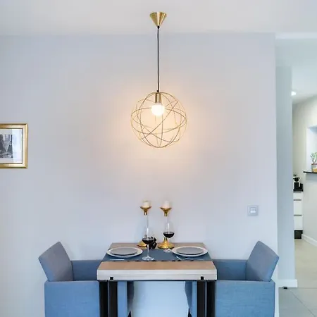 Sea Views Penthouse Center דירה